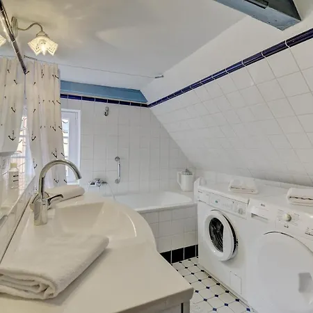 Apartment Fewo1846 - Flensburger Moewe - Stilvolle Mit 2 Schlafzimmern In Historischem Gebaeude *